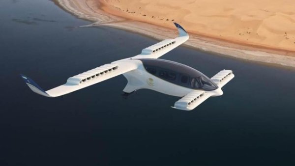 Lilium Jet е прототип на самолет eVtol, разработен от немската компания Lilium GmbH. Този самолет се задвижва от 36 електрически мотора - 12 отпред и по 12 на всяко задно крило. Двигателите са разположени над дванадесет клапи, които чрез накланяне надолу позволяват вертикално излитане. При преминаване в режим на хоризонтален полет задкрилките генерират необходимата тяга за движение напред. Превозното средство е проектирано да превозва шестима пътници в допълнение към пилота и се захранва от 1 MW (1300 к.с.) литиево-йонна батерия, изискваща по-малко от 200 к.с. (150 kW) за круиз.

Очакваният обхват е 280 км (150 морски мили). В момента Lilium работи върху седемместна версия на Jet и от 2015 г. е проектирал, изградил и тествал пет поколения на технологичния прототип. Lilium Jet се отличава със своята товароносимост, ниско ниво на шум и висока ефективност. Производството на Lilium Jet започна през декември 2023 г. и в момента Lilium приема предварителни поръчки за своето пионерско издание Lilium Pioneer Edition, струващо близо 10 милиона долара. Планира да го пусне на пазара след получаване на сертификат в края на 2025 г.
